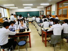P1002561