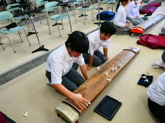 P1002553